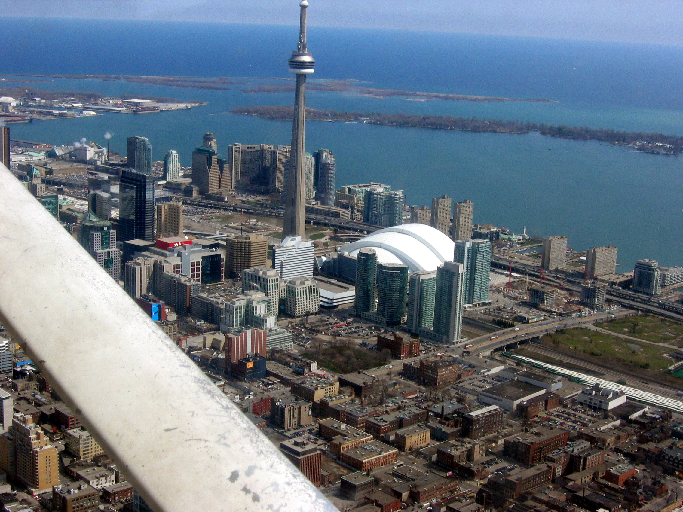 FLying over Toronto April 20 2004 18.jpg